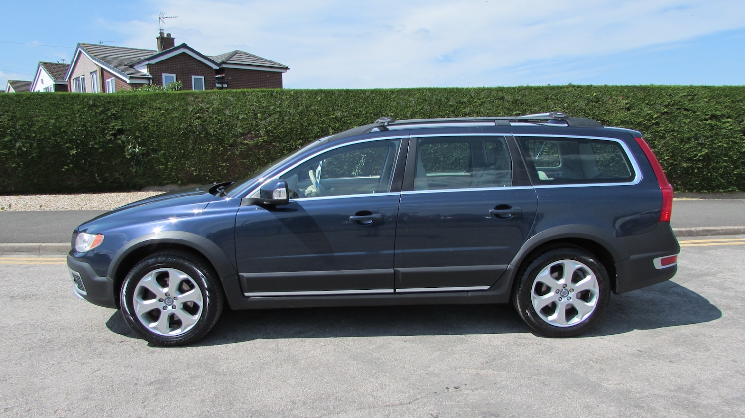 Used Volvo XC70 2011 for sale - 76807105: Photo 3