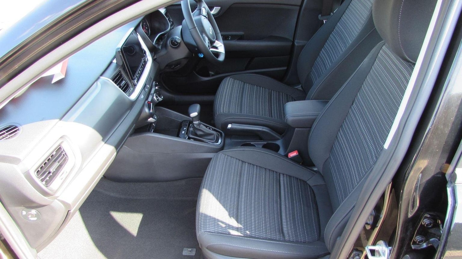 Used Kia Stonic 2023 for sale - 76815170: Photo 11