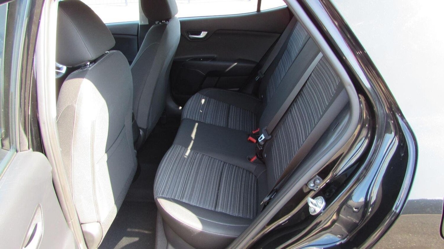 Used Kia Stonic 2023 for sale - 76815170: Photo 12