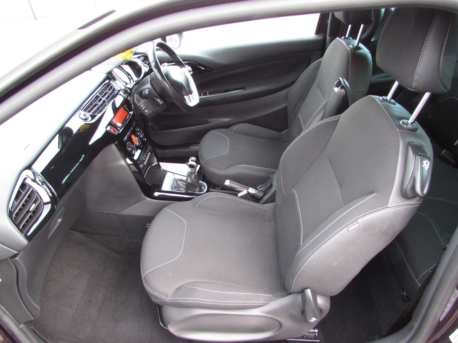 Used Citroen DS3 2014 for sale - 77804065: Photo 9