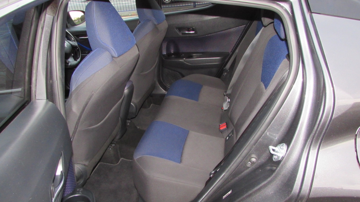 Used Toyota C-HR 2017 for sale - 76652732: Photo 10