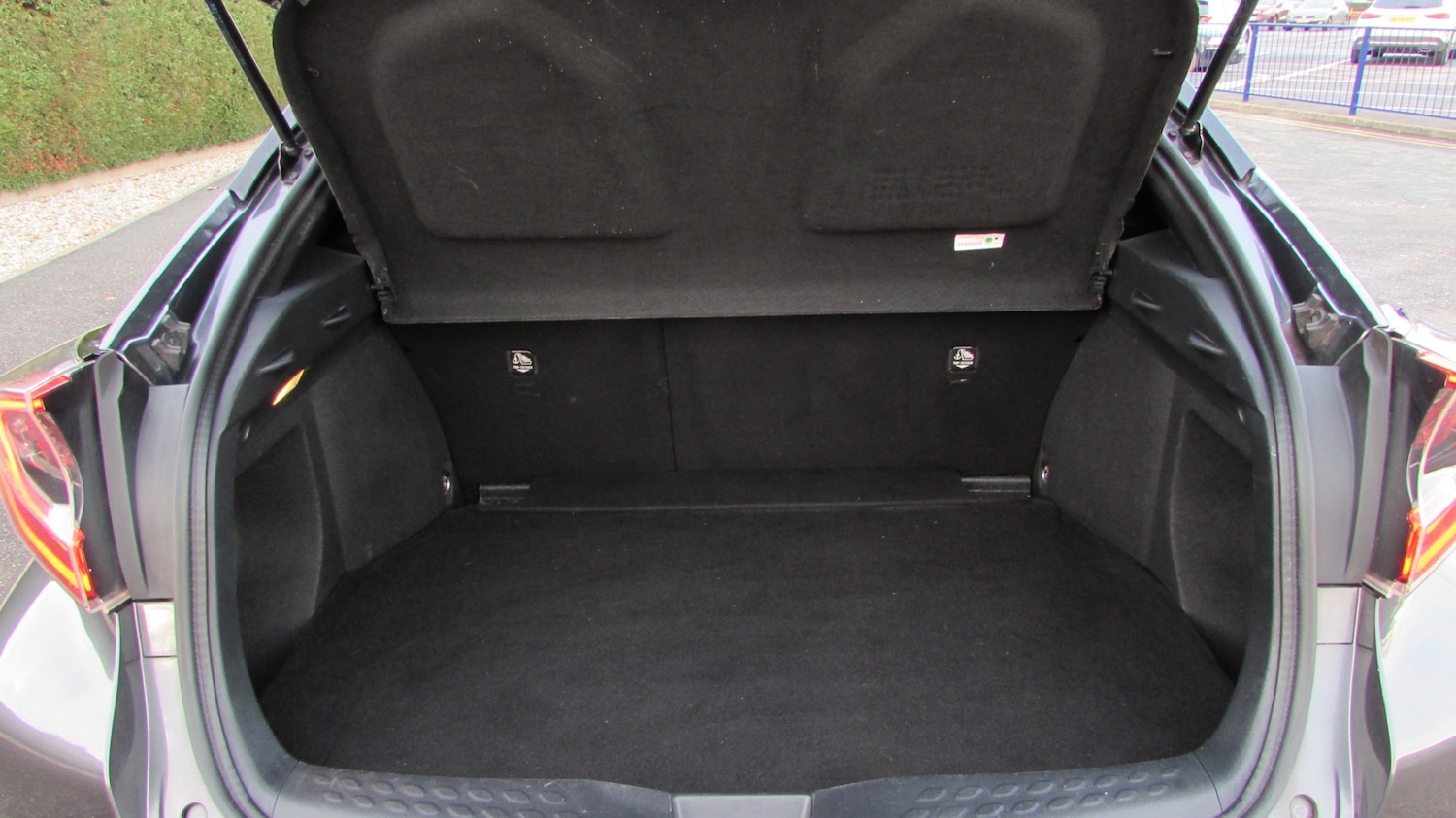 Used Toyota C-HR 2017 for sale - 76652732: Photo 11