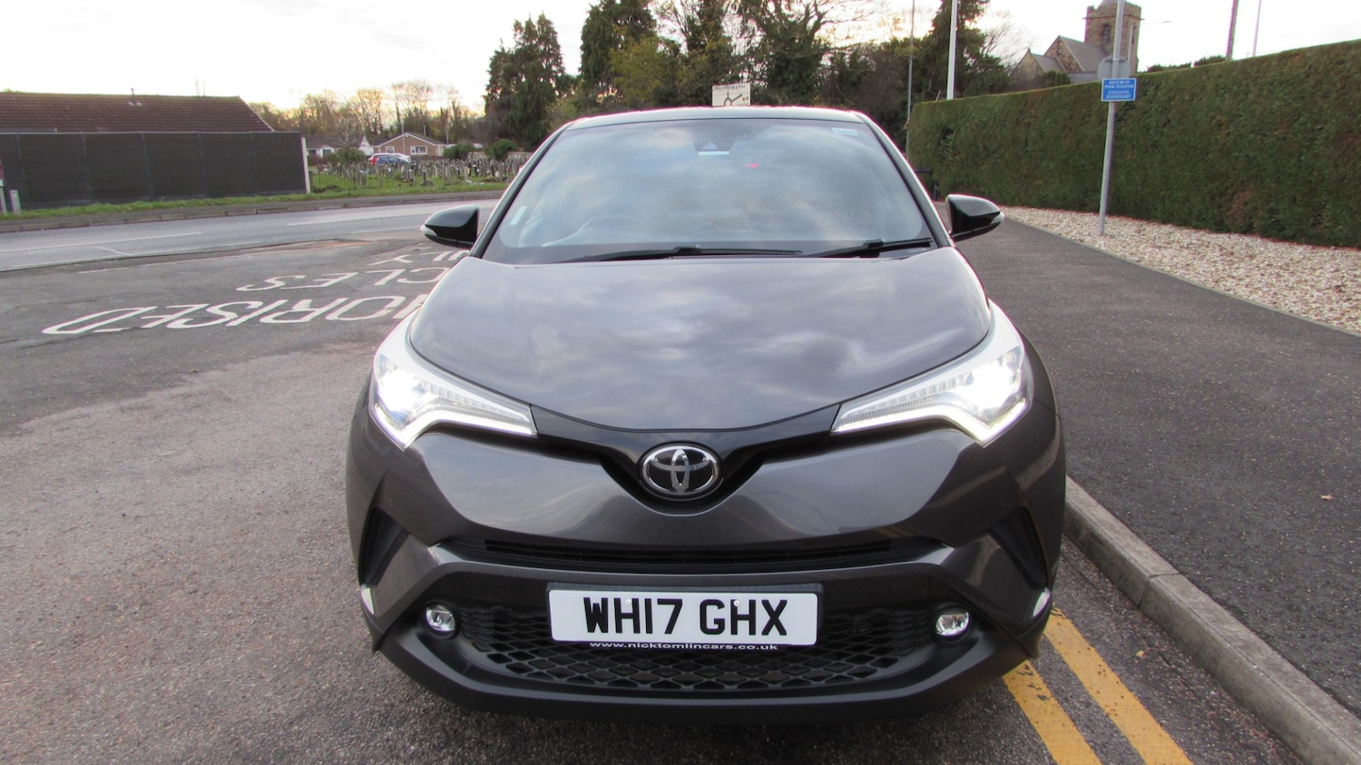 Used Toyota C-HR 2017 for sale - 76652732: Photo 2