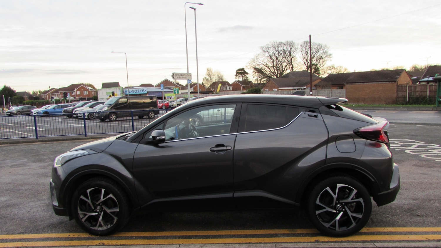 Used Toyota C-HR 2017 for sale - 76652732: Photo 4