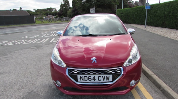 Used Peugeot 208 2014 for sale - 75526447: Photo 2