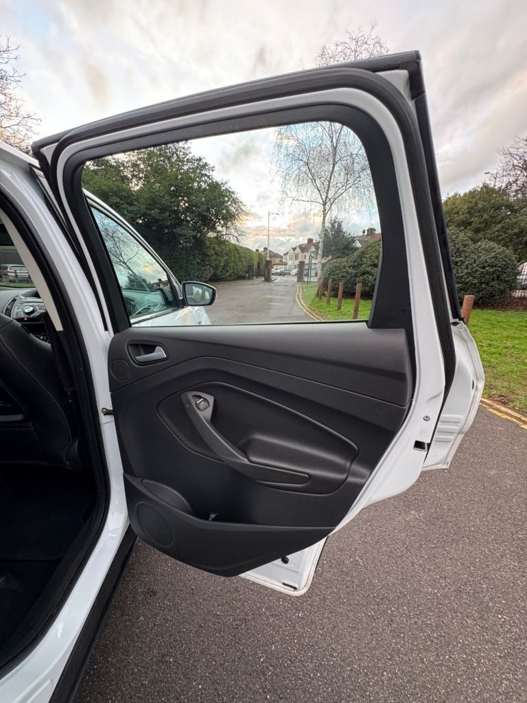 Used Ford Kuga 2015 for sale - 77307365: Photo 24