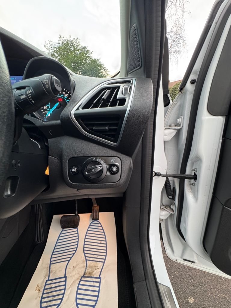 Used Ford Kuga 2015 for sale - 77307365: Photo 33