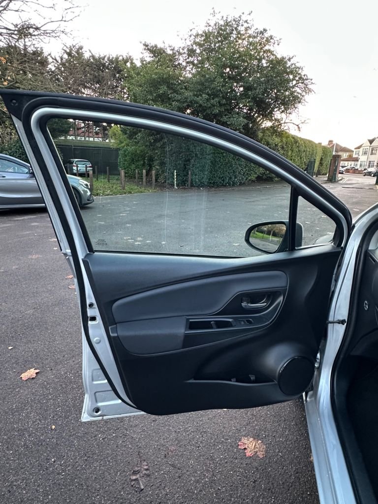 Used Toyota Yaris 2018 for sale - 76784082: Photo 15