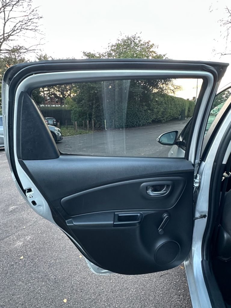 Used Toyota Yaris 2018 for sale - 76784082: Photo 17