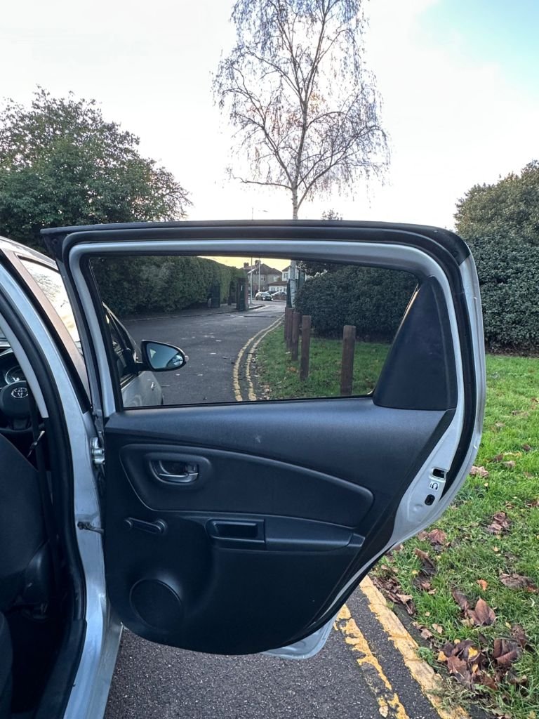 Used Toyota Yaris 2018 for sale - 76784082: Photo 19