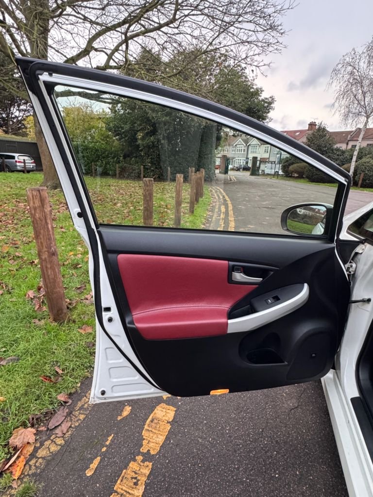 Used Toyota Prius 2014 for sale - 76841383: Photo 14