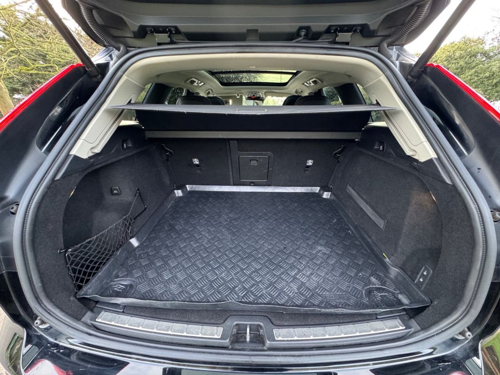 Used Volvo XC60 2018 for sale - 77521201: Photo 35