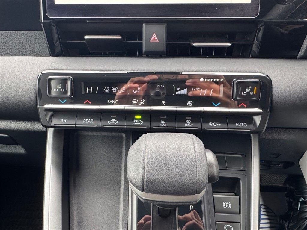 Used Toyota Voxy 2025 for sale - 77748848: Photo 19