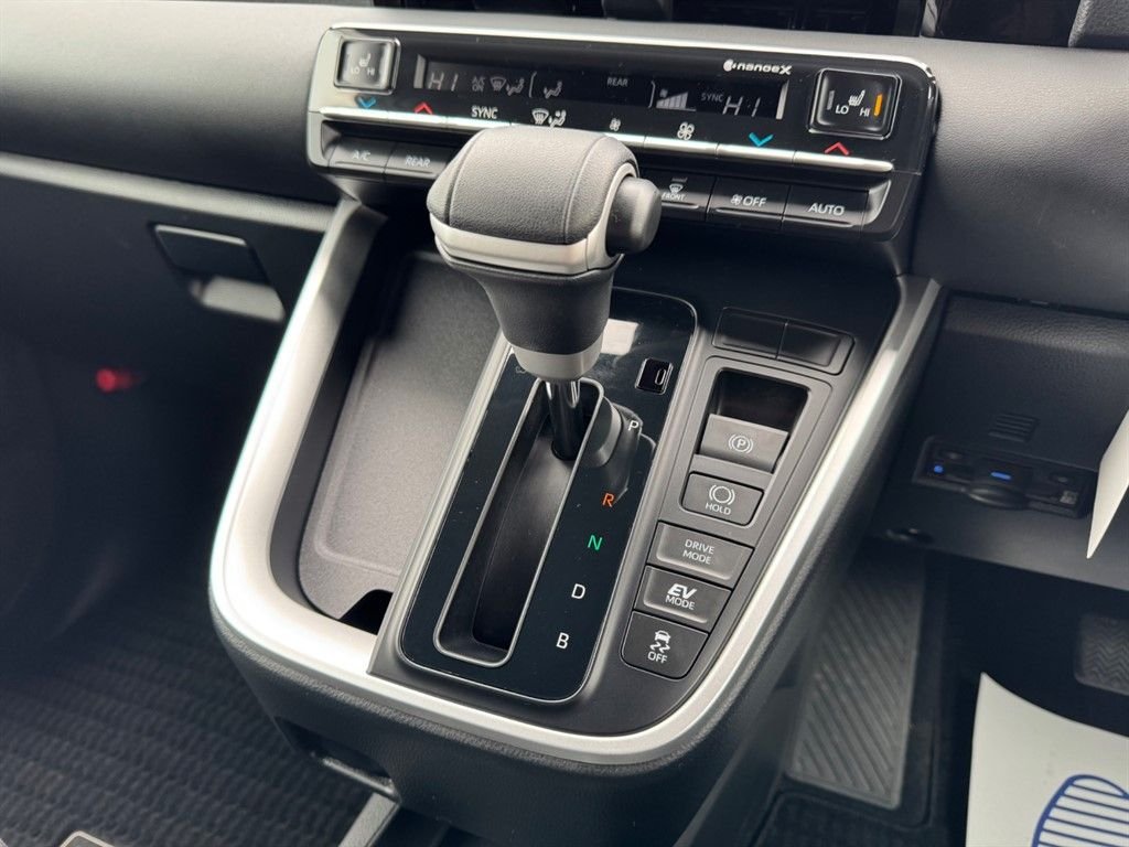 Used Toyota Voxy 2025 for sale - 77748848: Photo 28