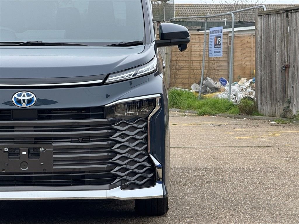 Used Toyota Voxy 2025 for sale - 77748848: Photo 43