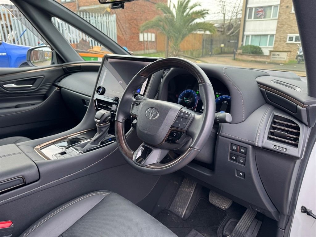 Used Toyota Alphard 2024 for sale - 77437290: Photo 32