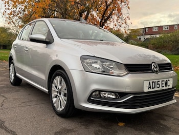 Used Volkswagen Polo 2015 for sale - 76496592: Photo