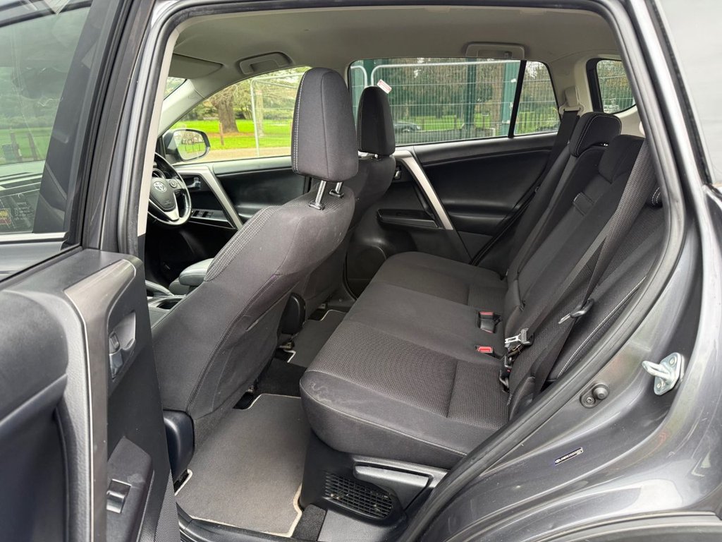 Used Toyota RAV4 2018 for sale - 76868172: Photo 16