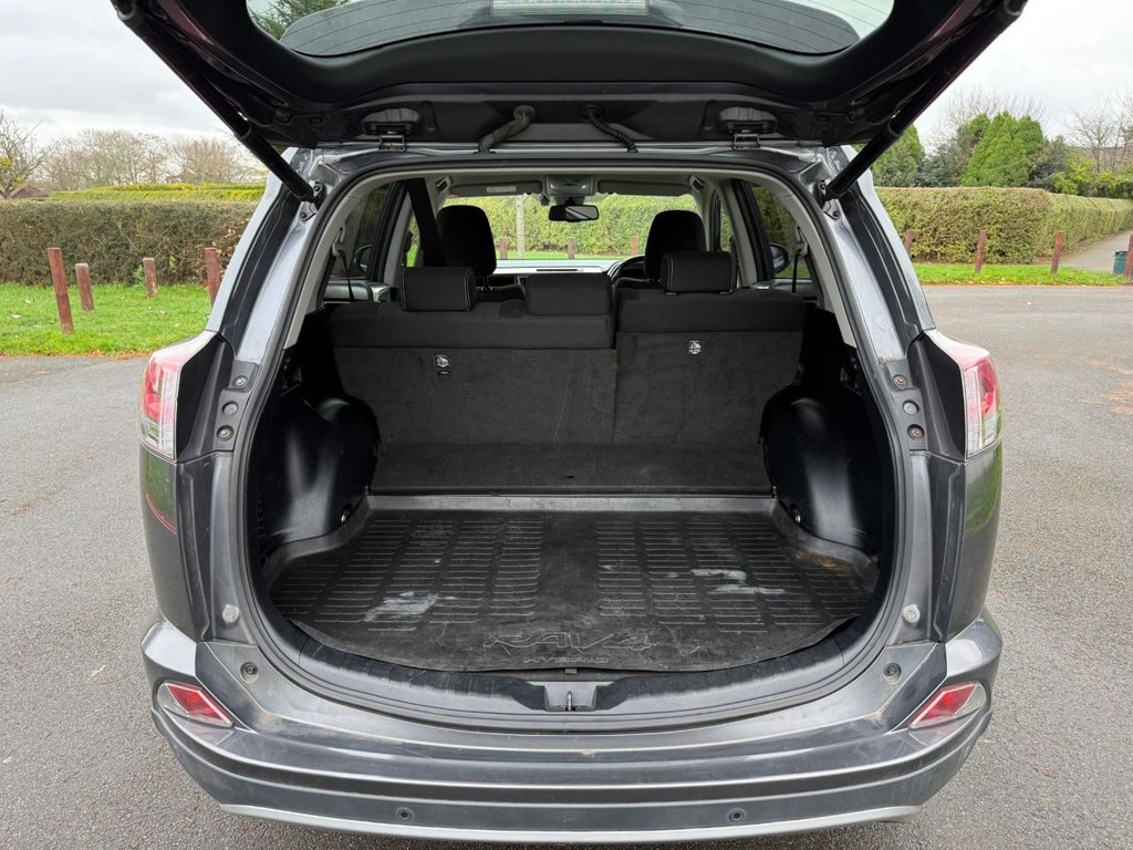 Used Toyota RAV4 2018 for sale - 76868172: Photo 18