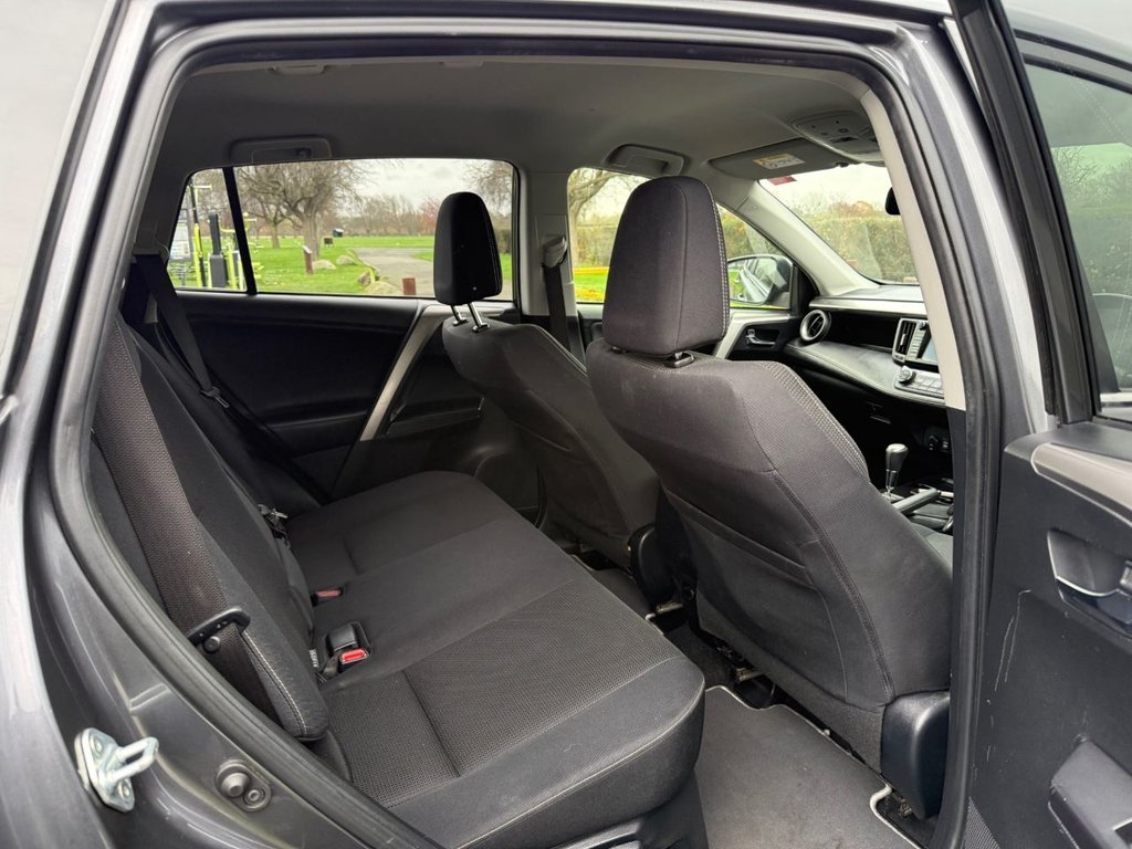 Used Toyota RAV4 2018 for sale - 76868172: Photo 19