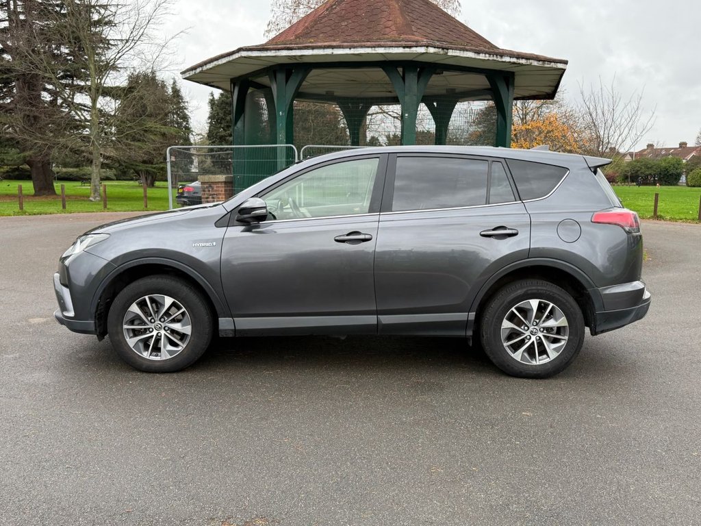 Used Toyota RAV4 2018 for sale - 76868172: Photo 6