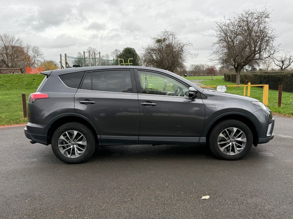 Used Toyota RAV4 2018 for sale - 76868172: Photo 8