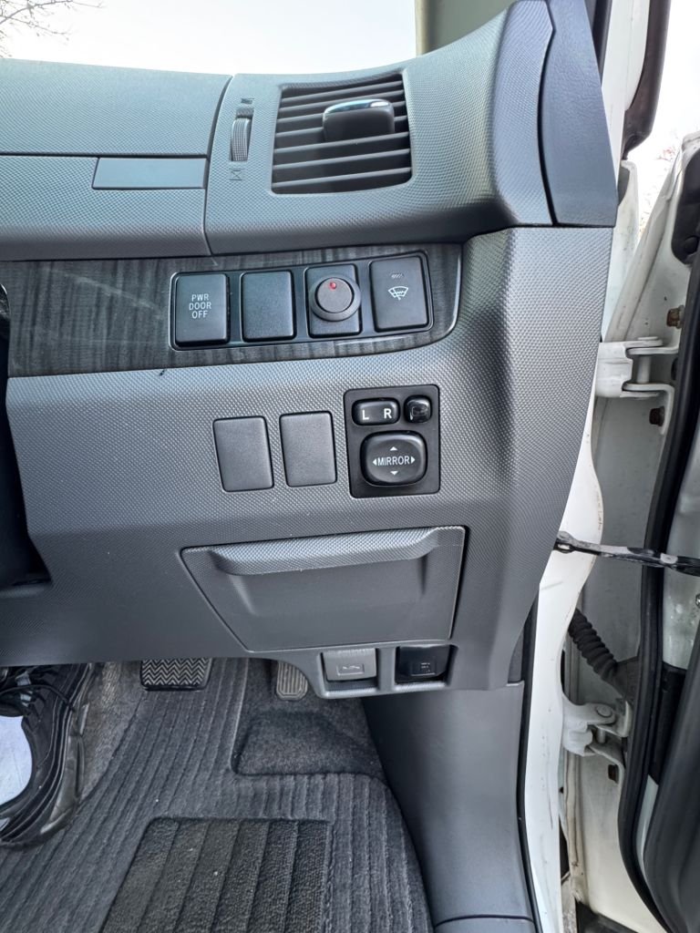 Used Toyota Estima 2023 for sale - 77053644: Photo 30