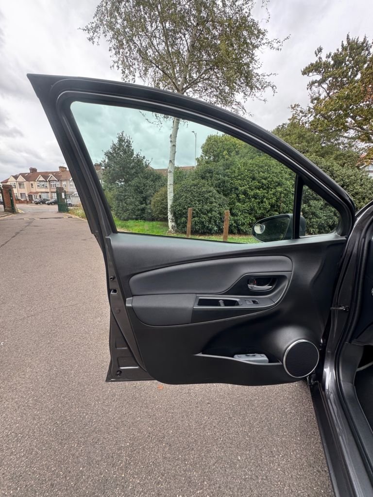 Used Toyota Yaris 2020 for sale - 76172976: Photo 17