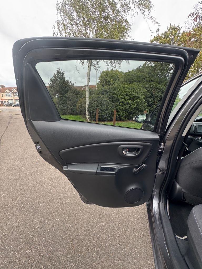 Used Toyota Yaris 2020 for sale - 76172976: Photo 19