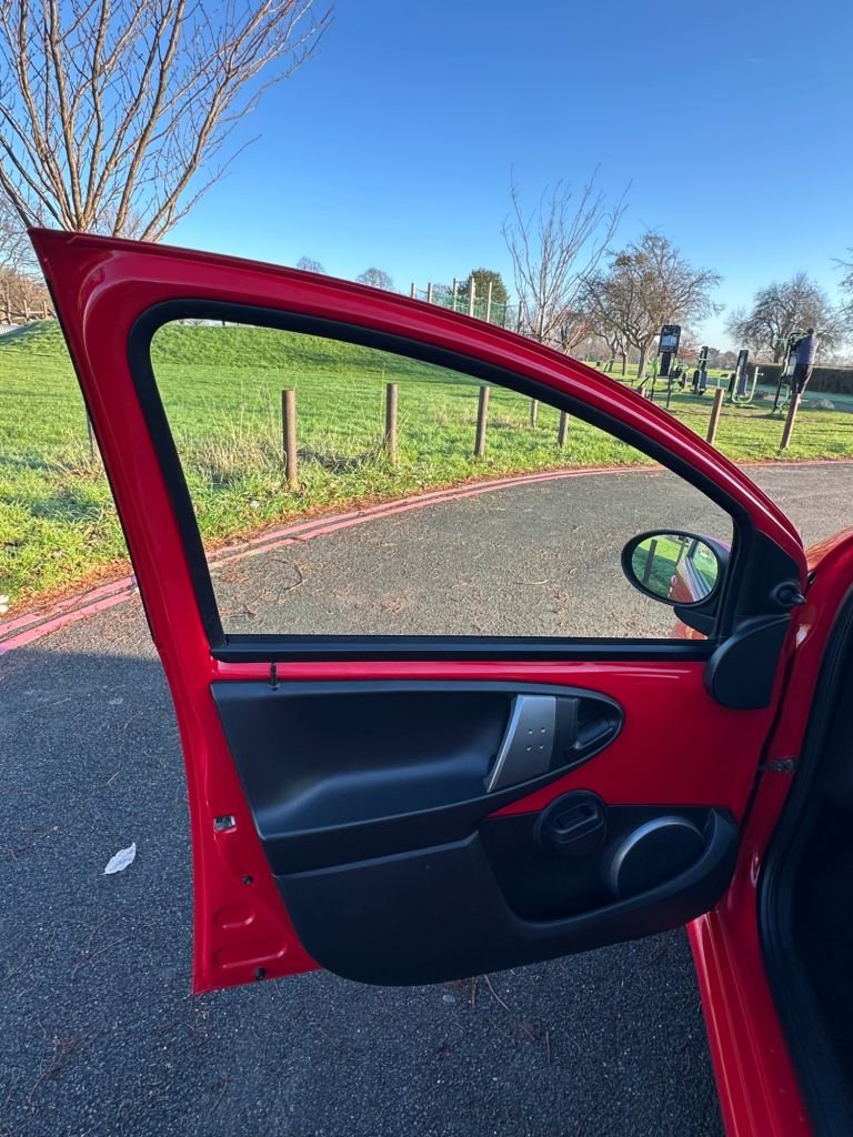 Used Toyota AYGO 2014 for sale - 76934570: Photo 14