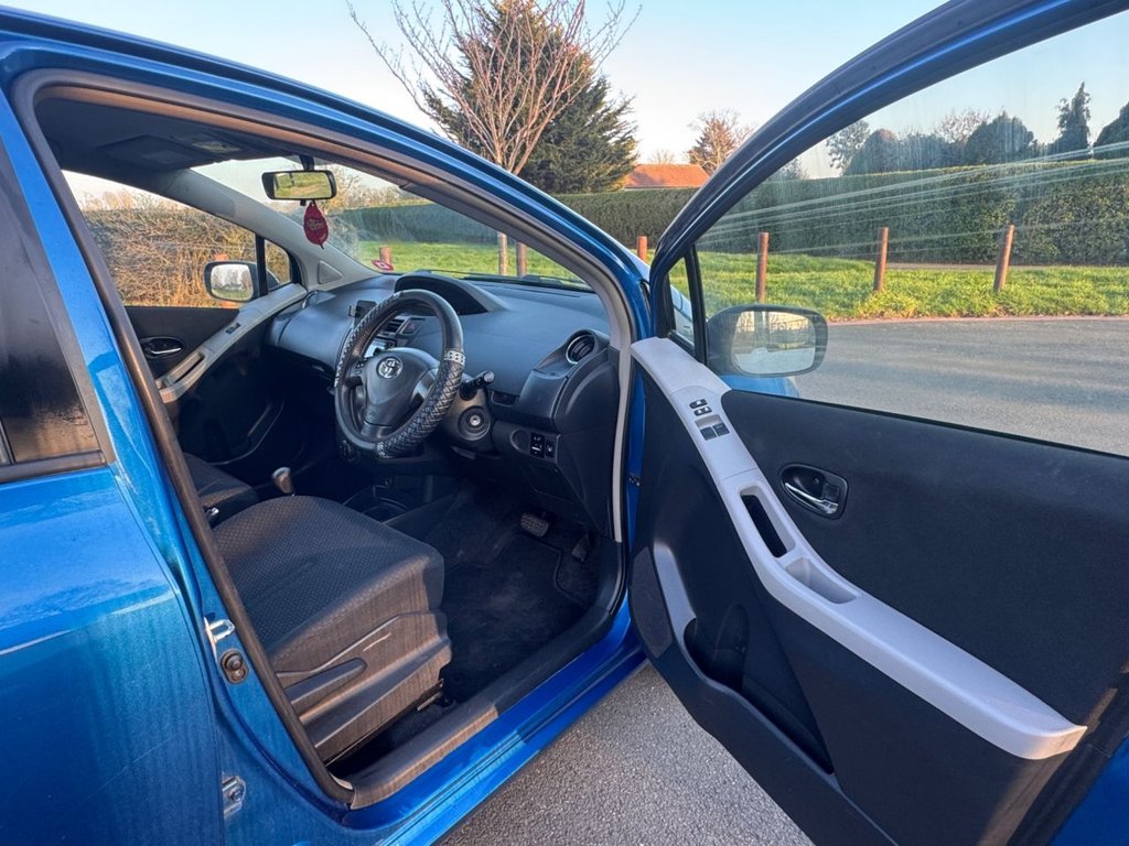 Used Toyota Yaris 2011 for sale - 77952983: Photo 13