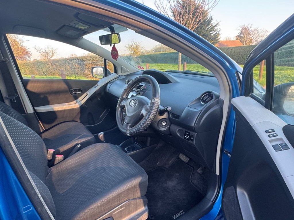 Used Toyota Yaris 2011 for sale - 77952983: Photo 14