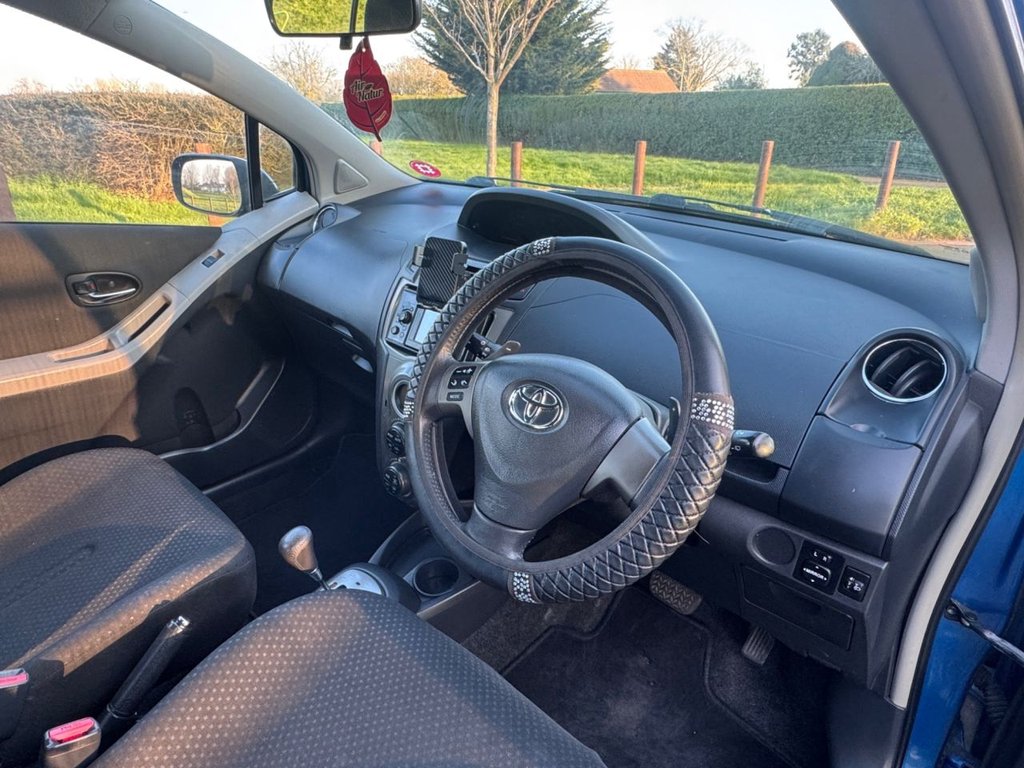 Used Toyota Yaris 2011 for sale - 77952983: Photo 15