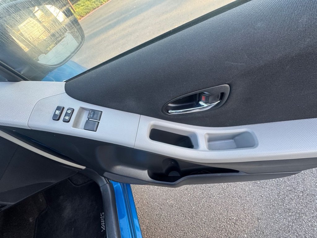 Used Toyota Yaris 2011 for sale - 77952983: Photo 20