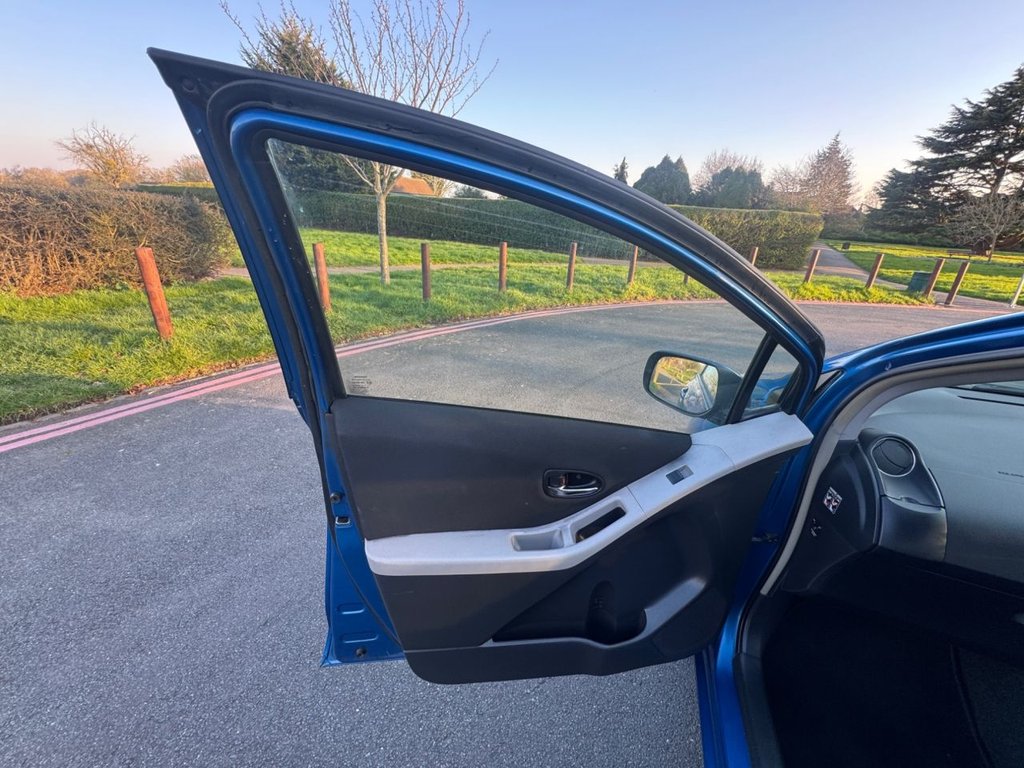 Used Toyota Yaris 2011 for sale - 77952983: Photo 24