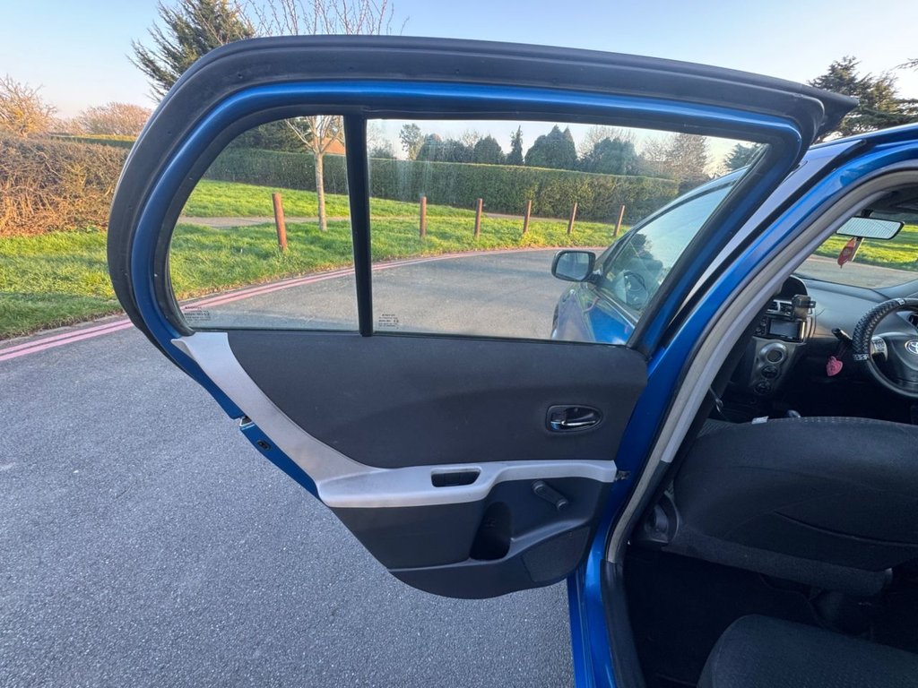 Used Toyota Yaris 2011 for sale - 77952983: Photo 27