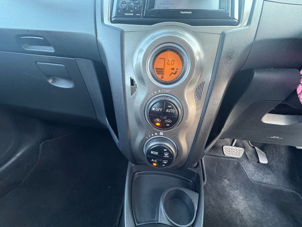 Used Toyota Yaris 2011 for sale - 77952983: Photo 37