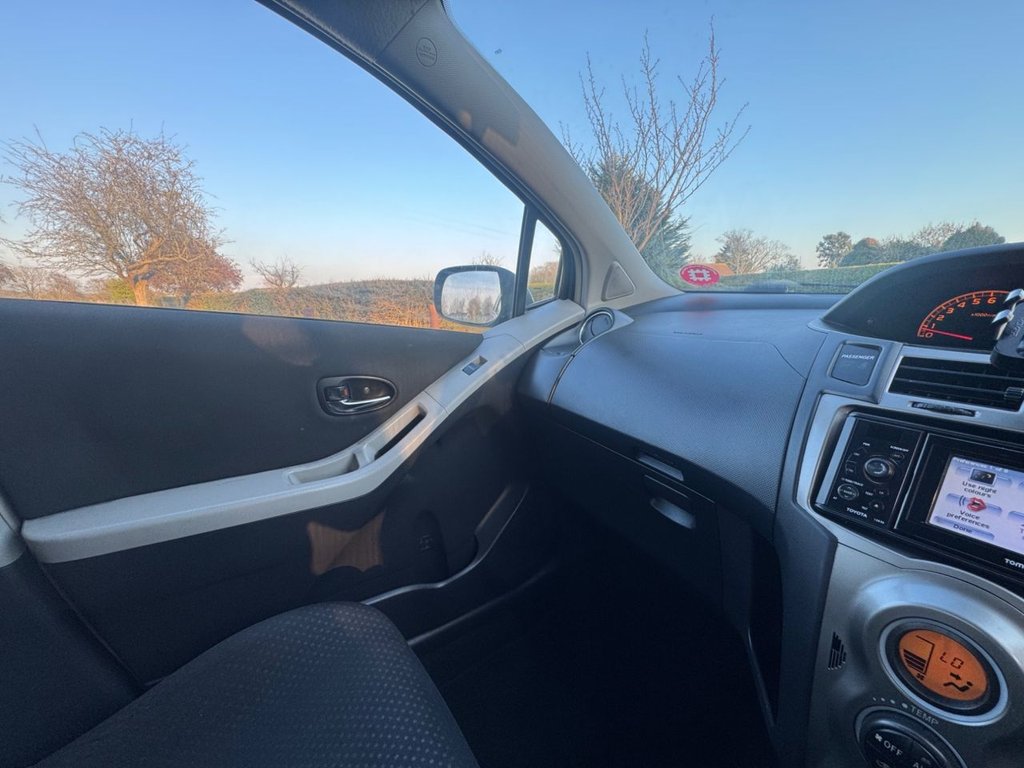 Used Toyota Yaris 2011 for sale - 77952983: Photo 40