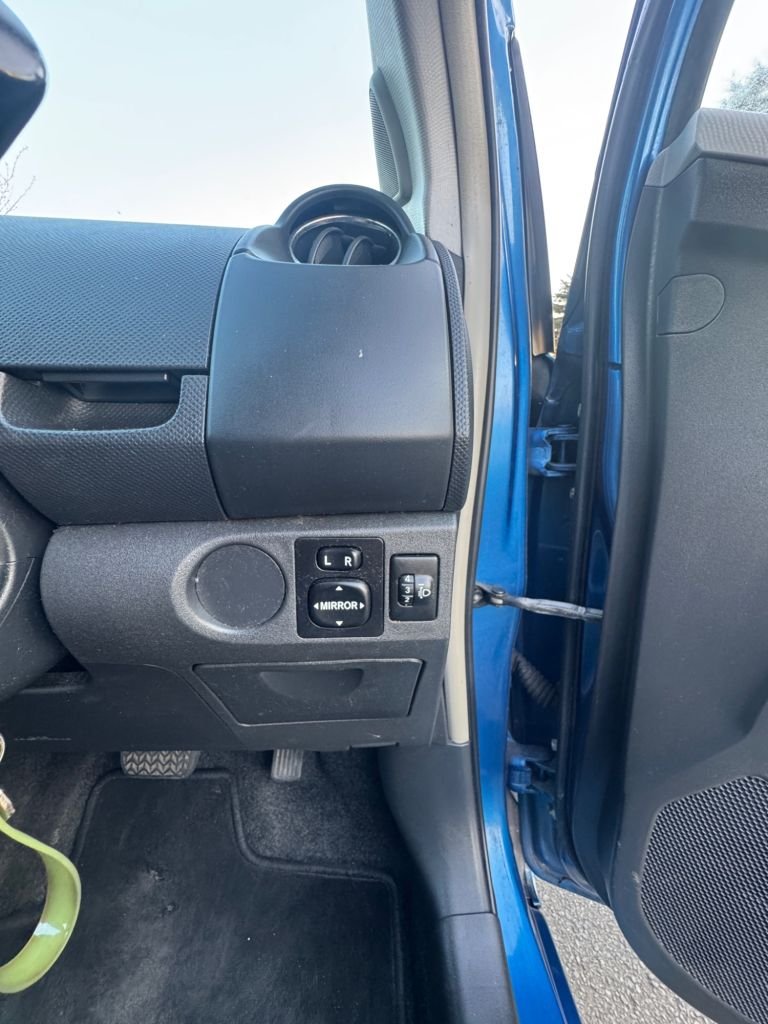 Used Toyota Yaris 2011 for sale - 77952983: Photo 41