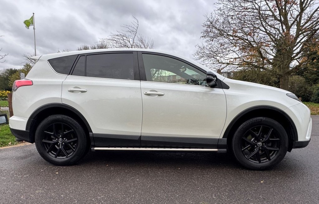 Used Toyota RAV4 2017 for sale - 76665614: Photo 10