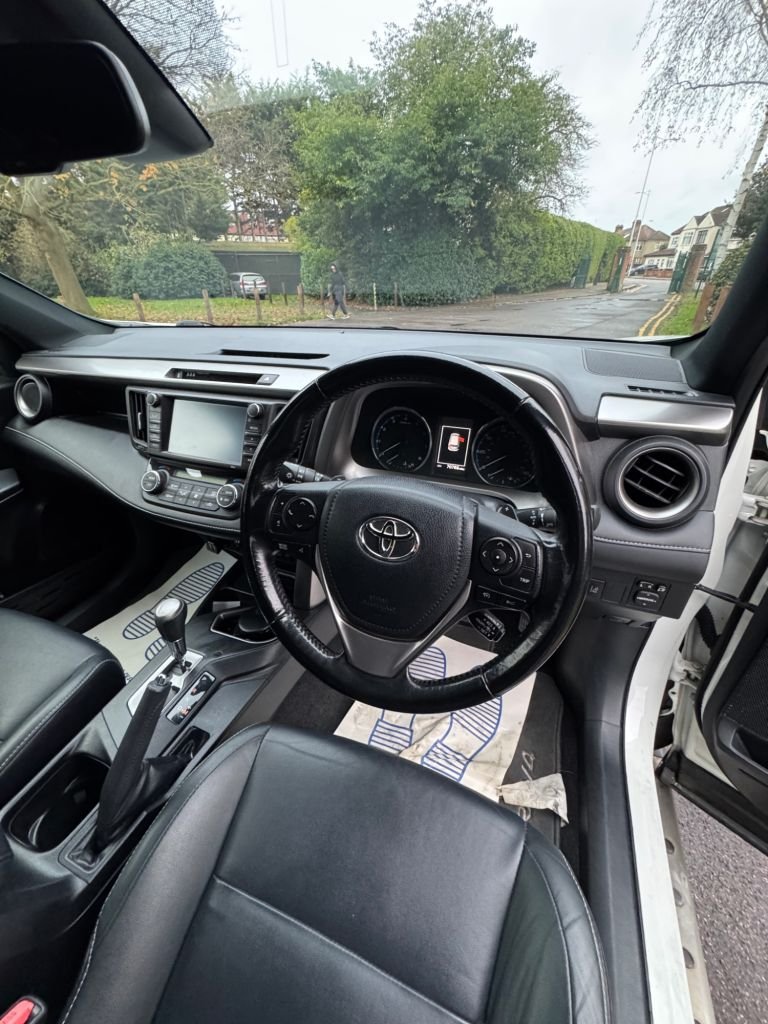 Used Toyota RAV4 2017 for sale - 76665614: Photo 12