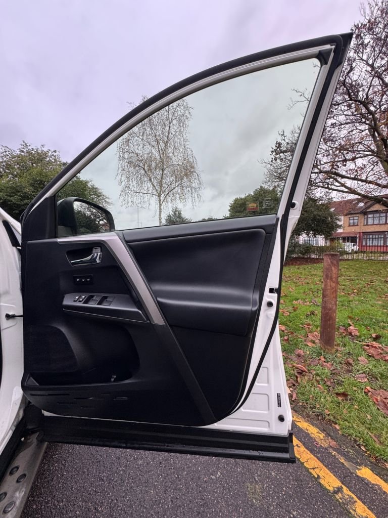 Used Toyota RAV4 2017 for sale - 76665614: Photo 14