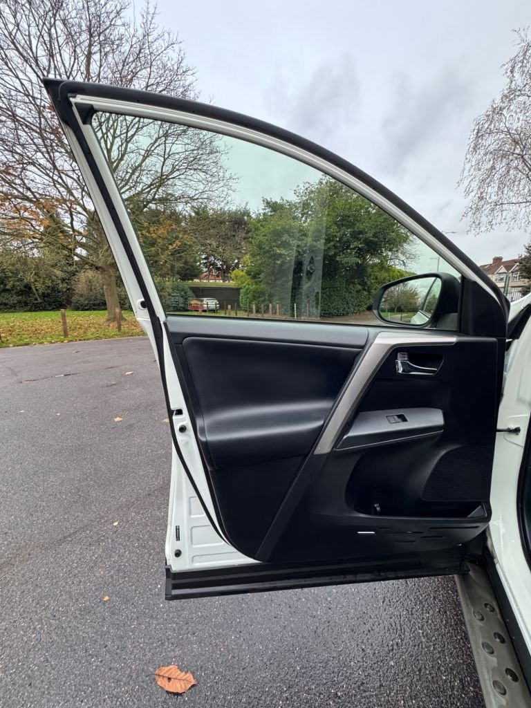 Used Toyota RAV4 2017 for sale - 76665614: Photo 16