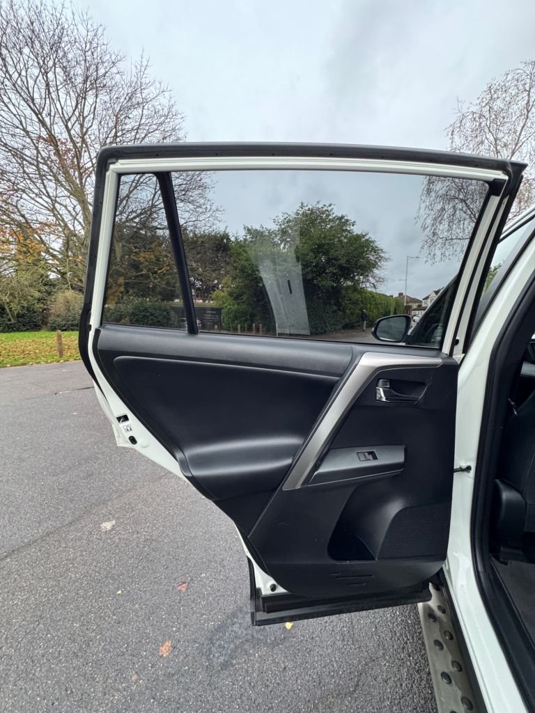 Used Toyota RAV4 2017 for sale - 76665614: Photo 18