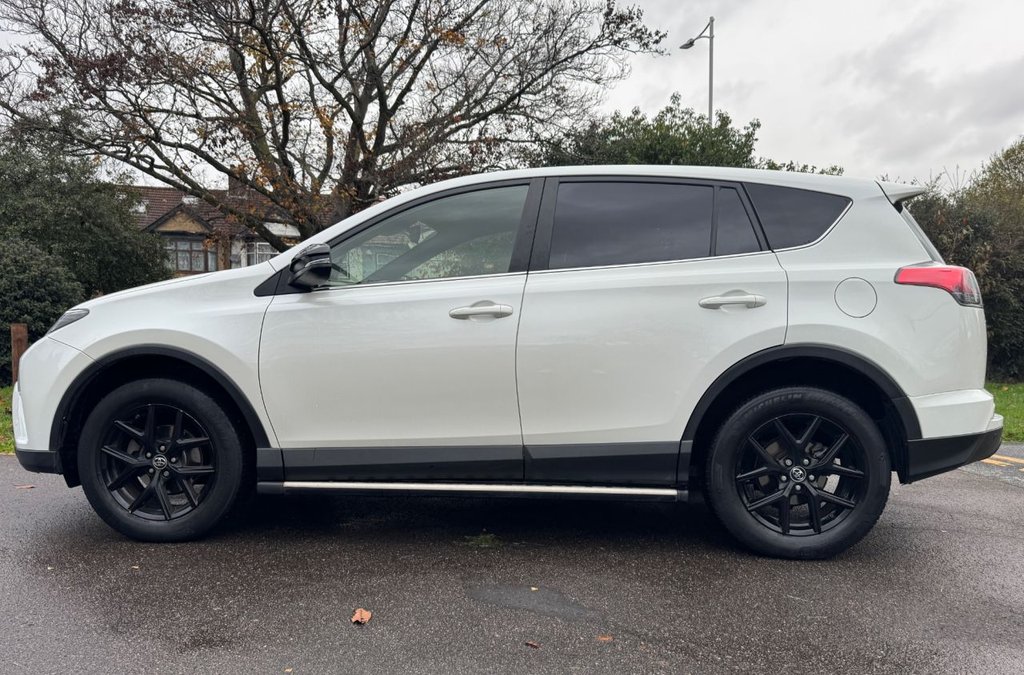 Used Toyota RAV4 2017 for sale - 76665614: Photo 5