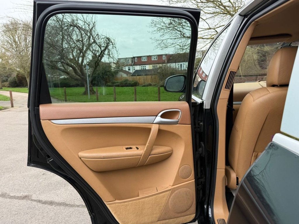 Used Porsche Cayenne 2005 for sale - 77693092: Photo 34