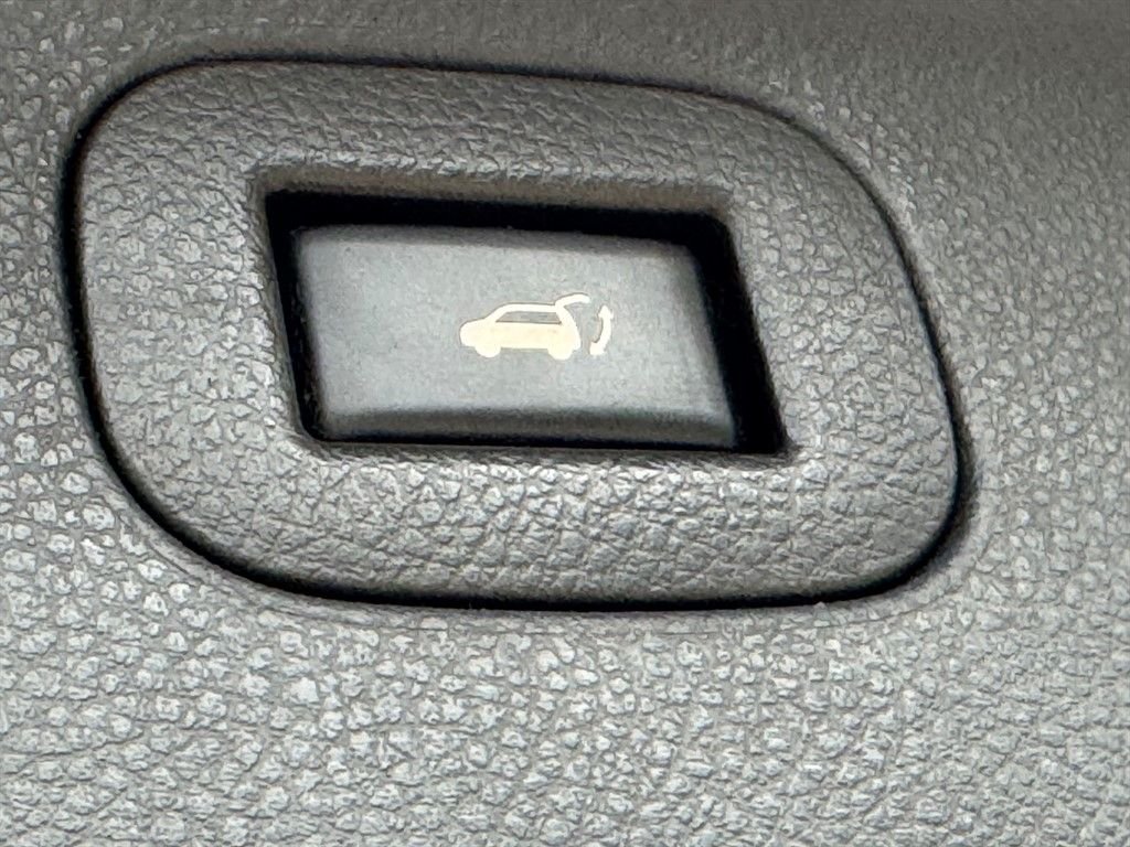 Used Nissan Elgrand 2012 for sale - 77483464: Photo 24