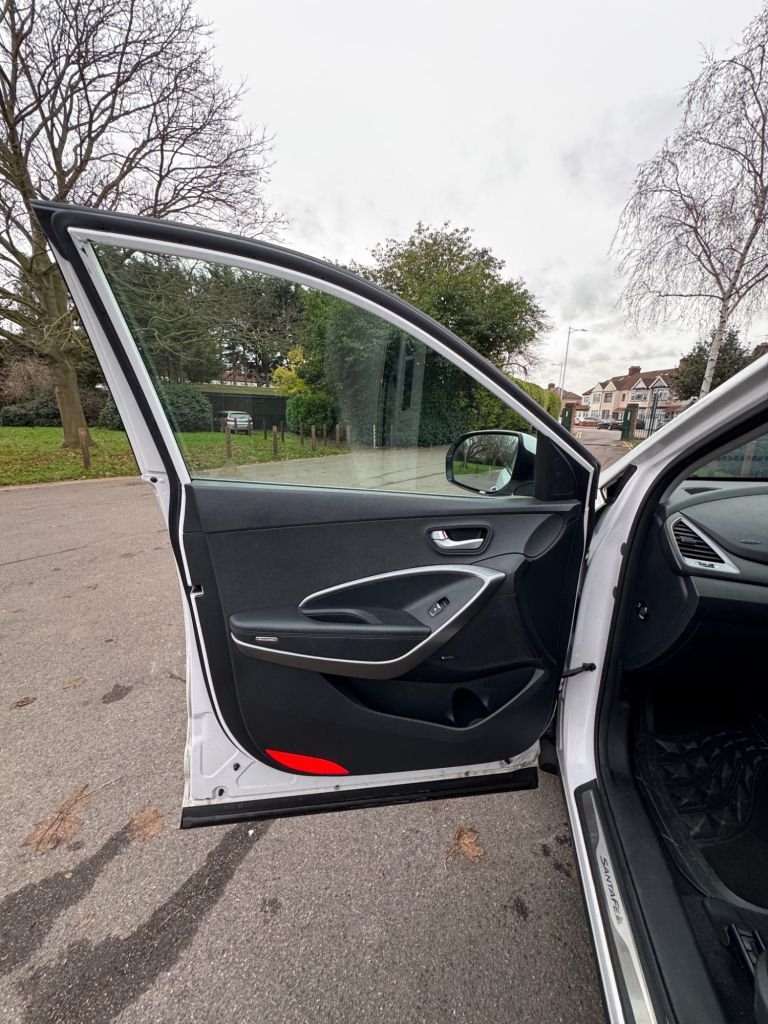 Used Hyundai Santa Fe 2016 for sale - 76973809: Photo 15