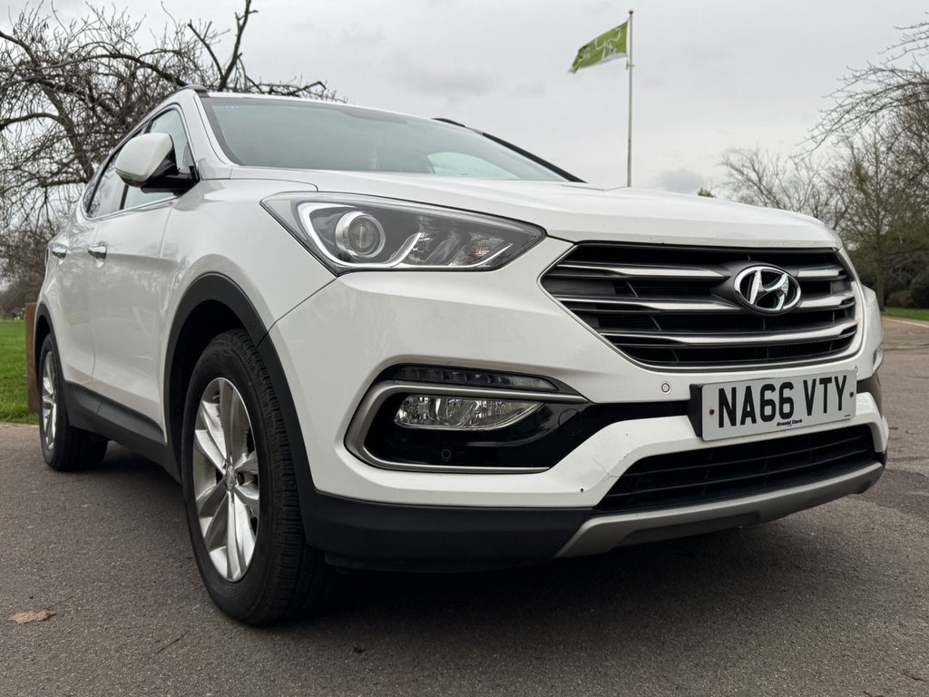 Used Hyundai Santa Fe 2016 for sale - 76973809: Photo 2