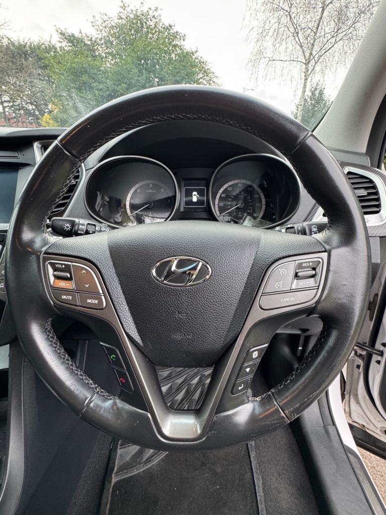 Used Hyundai Santa Fe 2016 for sale - 76973809: Photo 28